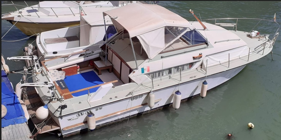 Coronet 32 Botved + 2x220hp Aifo (1982)<br><a href=dettaglio.aspx?Id=381 >VAI ALLA SCHEDA</a>